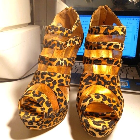 Liliana Leopard Print Faux Suede Leather Gold Mesh 5" Peep Toe Stilettos… - Picture 5 of 7